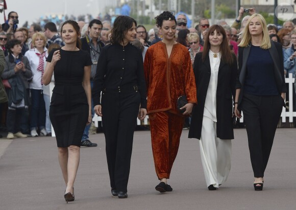 Virginie Ledoyen, Juliette Binoche, Loubna Abidar, Ariane Ascaride et Emmanuelle Béart (présidente du jury) - Ouverture du 30ème Festival du Film de Cabourg en France le 8 juin 2016.