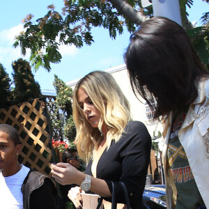 Khloé Kardashian, Kendall Jenner et Scott Disick sont allés déjeuner au restaurant "Il Pastaio" à Beverly Hills. Le 13 juin 2016.