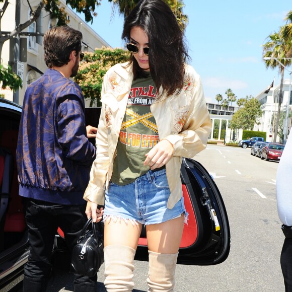 Khloé Kardashian, Kendall Jenner et Scott Disick arrivent au restaurant Il Pastaio à Los Angeles. Le 13 juin 2016.