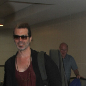 Renée Zellweger et son compagnon Doyle Bramhall II arrivent à l'aéroport de Los Angeles (LAX), le 14 juin 2016.