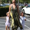 Jennifer Lopez va faire du shopping chez Barnes & Noble avec son petit ami Casper Smart et ses enfants Max et Emme a Calabasas, le 14 septembre 2013.