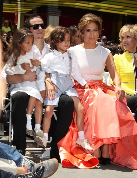 Jennifer Lopez, Max et Emme Anthony, Casper Smart, Jane Fonda a la remise de medaille de Jennifer Lopez sur le "Walk of Fame" a Hollywood, le 20 juin 2013.