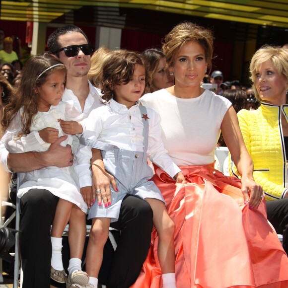 Jennifer Lopez, Max et Emme Anthony, Casper Smart, Jane Fonda a la remise de medaille de Jennifer Lopez sur le "Walk of Fame" a Hollywood, le 20 juin 2013.