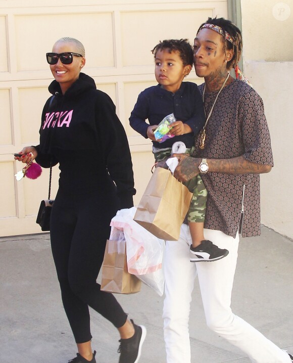 Amber Rose et son mari Wiz Khalifa emmènent leur fils Sebastian jouer au parc à Los Angeles, le 16 décembre 2015