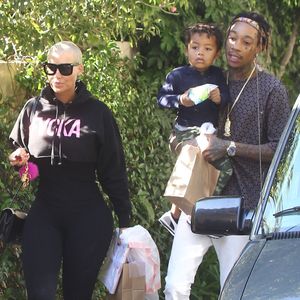 Amber Rose et son mari Wiz Khalifa emmènent leur fils Sebastian jouer au parc à Los Angeles, le 16 décembre 2015 Please hide children face prior publication Model Amber Rose and her estranged husband Wiz Khalifa take their son Sebastian take their son to the park in Los Angeles, California on December 16, 2015.16/12/2015 - Los Angeles