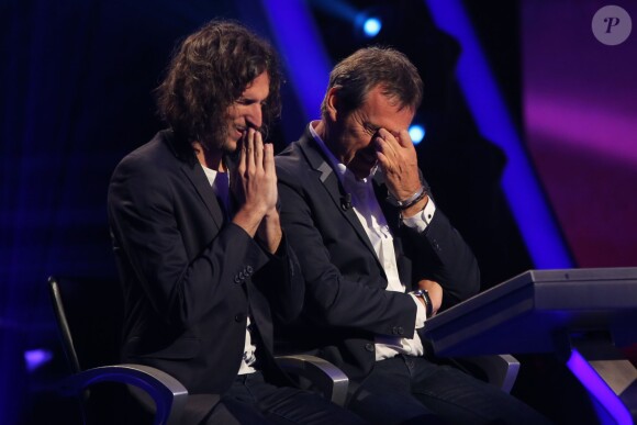 Exclusif - Jean-Luc Reichmann joue avec Xavier Mercier, gagnant des 12 coups de midi au profit de l'Association SOS Addictions, lors du tournage de l'émission spéciale des 15 ans de Qui veut gagner des millions ? (tournage le lundi 31 août 2015, diffusion le samedi 5 septembre 2015 à 20h55 sur TF1).