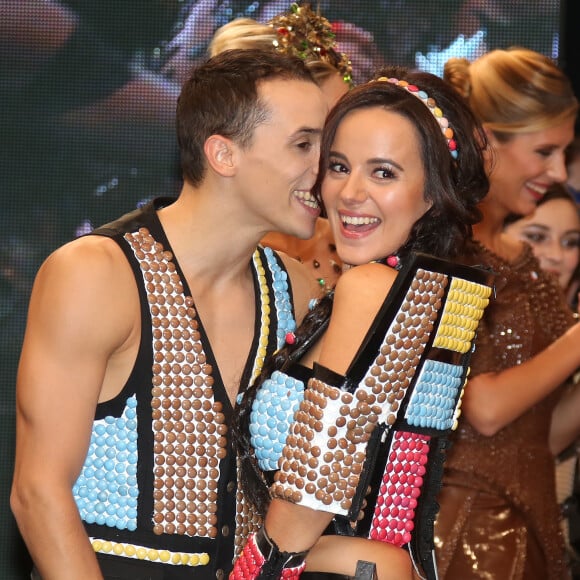 Alizée et son compagnon Grégoire Lyonnet - Défilé du 21e salon du chocolat à la porte de Versailles à Paris le 27 octobre 2015. © Denis Guignebourg / Bestimage