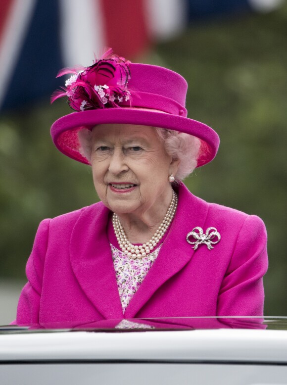 La reine Elisabeth II d'Angleterre - La famille royale d'Angleterre sur l'avenue The Mall à Londres à l'occasion du 90ème anniversaire de la reine 12 June 2016.