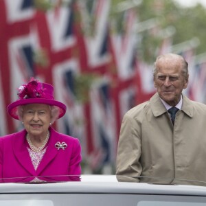 La reine Elisabeth II d'Angleterre et le prince Philip, duc d'Edimbourg - La famille royale d'Angleterre sur l'avenue The Mall à Londres à l'occasion du 90ème anniversaire de la reine 12 June 2016.