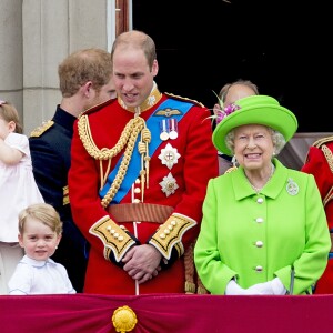 Kate Middleton, duchesse de Cambridge, la princesse Charlotte, le prince George, le prince William, la reine Elisabeth II d'Angleterre, le prince Philip, duc d'Edimbourg - La famille royale d'Angleterre au balcon du palais de Buckingham lors de la parade "Trooping The Colour" à l'occasion du 90ème anniversaire de la reine. Le 11 juin 2016