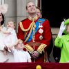 Kate Middleton, duchesse de Cambridge, la princesse Charlotte, le prince George, le prince William, la reine Elisabeth II d'Angleterre - La famille royale d'Angleterre au balcon du palais de Buckingham lors de la parade "Trooping The Colour" à l'occasion du 90ème anniversaire de la reine. Le 11 juin 2016