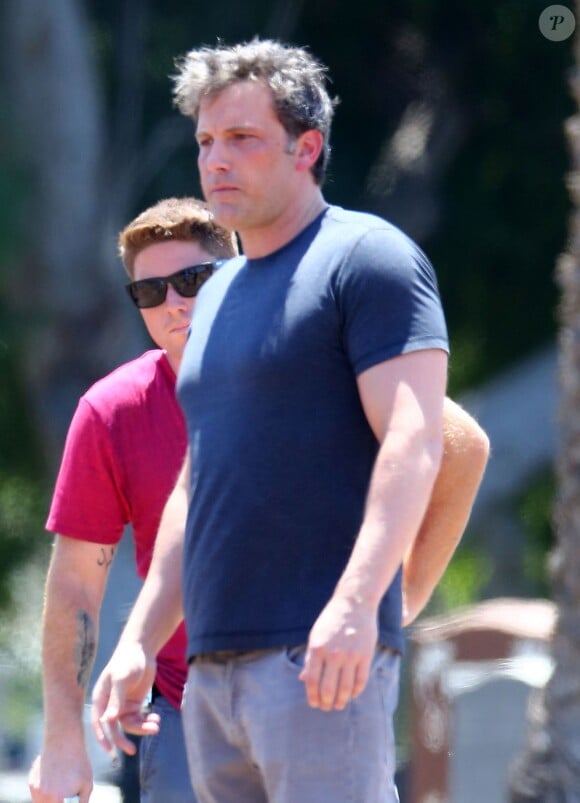 Exclusive - Ben Affleck repére des lieux de tournage, dont un cimetière, à Los Angeles, le 20 juin 2016.