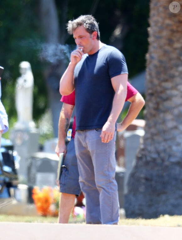 Exclusive - Ben Affleck repére des lieux de tournage, dont un cimetière, à Los Angeles, le 20 juin 2016.
