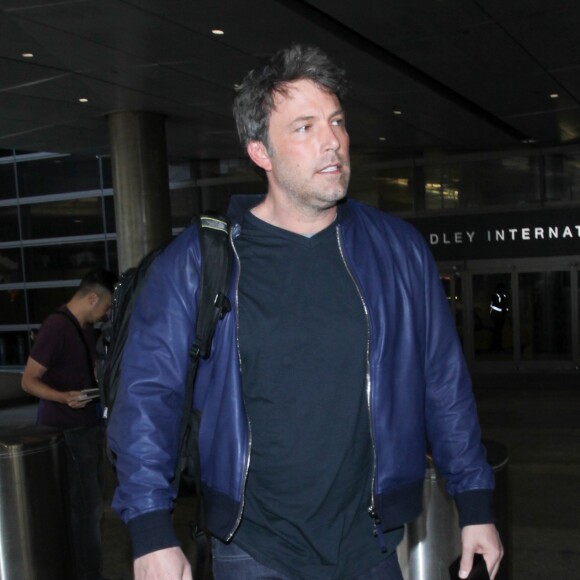 Ben Affleck arrive à l'aéroport LAX de Los Angeles le 19 juin 2016.
