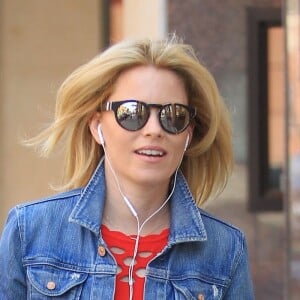 Exclusif - Elizabeth Banks se rend chez son coiffeur à Beverly Hills, le 3 juin 2016