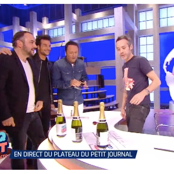 Arthur débarque en direct sur le plateau du "Petit Journal" de Yann Barthès. Emission "Cinq à Sept avec Arthur", sur TF1. Le 23 juin 2016.