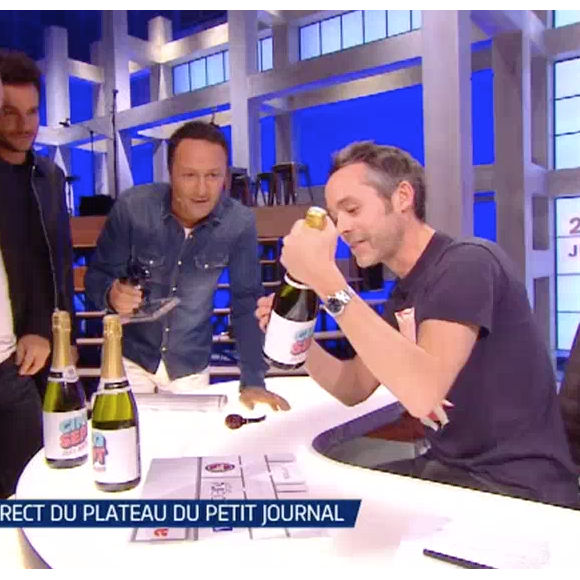 Arthur débarque en direct sur le plateau du "Petit Journal" de Yann Barthès. Emission "Cinq à Sept avec Arthur", sur TF1. Le 23 juin 2016.