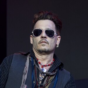 Johnny Depp et Alice Cooper en concert avec leur groupe les "Hollywood Vampires", dans l'ancienne prison Fængslet à Hornsens, Danemark. Le 1er juin 2016.
