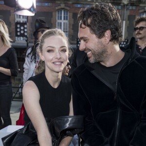 Amanda Seyfried et son compagnon Thomas Sadoski - Défilé Givenchy mode masculine printemps-été 2017 au Lycée Janson-de-Sailly à Paris, le 24 juin 2016. © Olivier Borde / Bestimage
