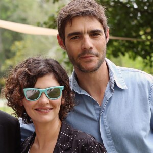 Audrey Tautou et son compagnon Yann Le Bourbouac'h - Inauguration du nouveau chai du Château Les Carmes Haut-Brion dessiné par Philippe Starck et Luc Arsène à Bordeaux le 24 juin 2016. Le domaine, qui produit des crus de Pessac-Léognan, est la propriété du groupe immobilier Pichet. © Patrick Bernard / Quentin Salinier / Bestimage
