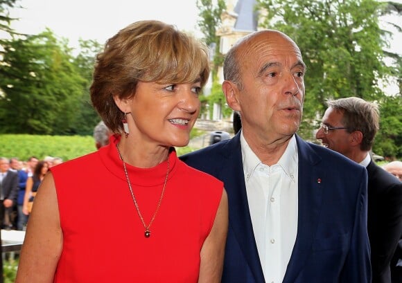Alain Juppé et sa femme Isabelle - Inauguration du nouveau chai du Château Les Carmes Haut-Brion dessiné par Philippe Starck et Luc Arsène à Bordeaux le 24 juin 2016. Le domaine, qui produit des crus de Pessac-Léognan, est la propriété du groupe immobilier Pichet. © Patrick Bernard / Quentin Salinier / Bestimage