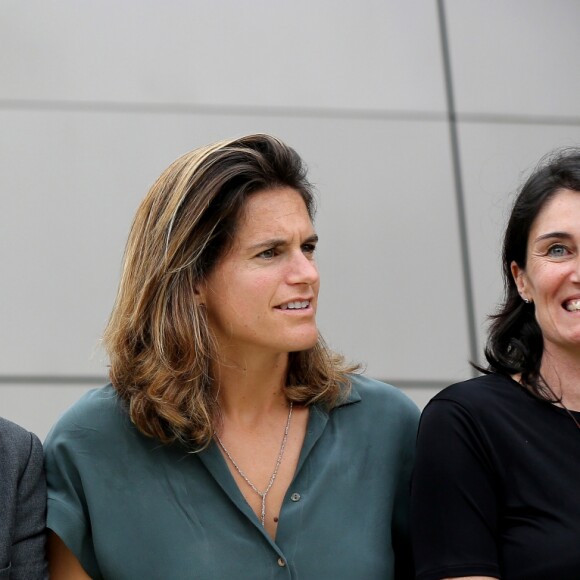 Alain Juppé, Jean-Pierre Papin et Amélie Mauresmo - Inauguration du nouveau chai du Château Les Carmes Haut-Brion dessiné par Philippe Starck et Luc Arsène à Bordeaux le 24 juin 2016. Le domaine, qui produit des crus de Pessac-Léognan, est la propriété du groupe immobilier Pichet. © Patrick Bernard / Quentin Salinier / Bestimage