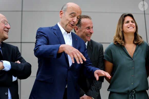 Alain Juppé, Jean-Pierre Papin et Amélie Mauresmo - Inauguration du nouveau chai du Château Les Carmes Haut-Brion dessiné par Philippe Starck et Luc Arsène à Bordeaux le 24 juin 2016. Le domaine, qui produit des crus de Pessac-Léognan, est la propriété du groupe immobilier Pichet. © Patrick Bernard / Quentin Salinier / Bestimage