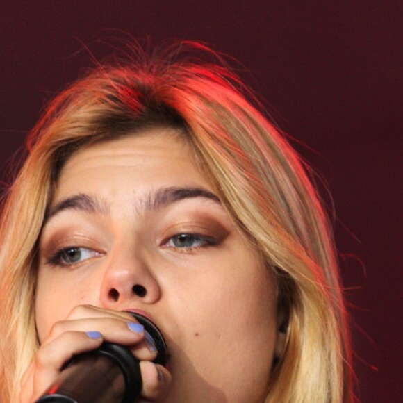 Louane Emera en concert au festival Solidays à l'hippodrome de Longchamp. Paris, le 26 juin 2016. © Lise Tuillier/Bestimage
