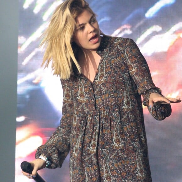 Louane Emera en concert au festival Solidays à l'hippodrome de Longchamp. Paris, le 26 juin 2016. © Lise Tuillier/Bestimage