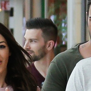 Exclusif - Nabilla Benattia dédicace son livre "Trop Vite" avec son compagnon Thomas Vergara au centre commercial "Merignac Soleil" à Bordeaux, le 26 juin 2016. © Thibaut Moritz-Patrick Bernard/Bestimage