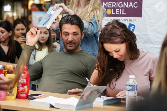 Exclusif - Nabilla Benattia dédicace son livre "Trop Vite" avec son compagnon Thomas Vergara au centre commercial "Merignac Soleil" à Bordeaux, le 26 juin 2016. © Thibaut Moritz-Patrick Bernard/Bestimage