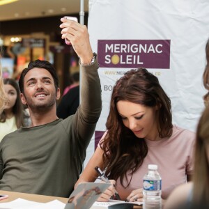 Exclusif - Nabilla Benattia dédicace son livre "Trop Vite" avec son compagnon Thomas Vergara au centre commercial "Merignac Soleil" à Bordeaux, le 26 juin 2016. © Thibaut Moritz-Patrick Bernard/Bestimage