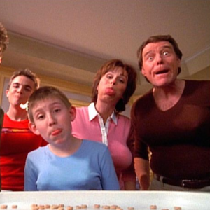 Justin Berfield, Frankie Muniz, Erik Per Sullivan, Jane Kaczmarek et Bryan Cranston dans la série "Malcolm".