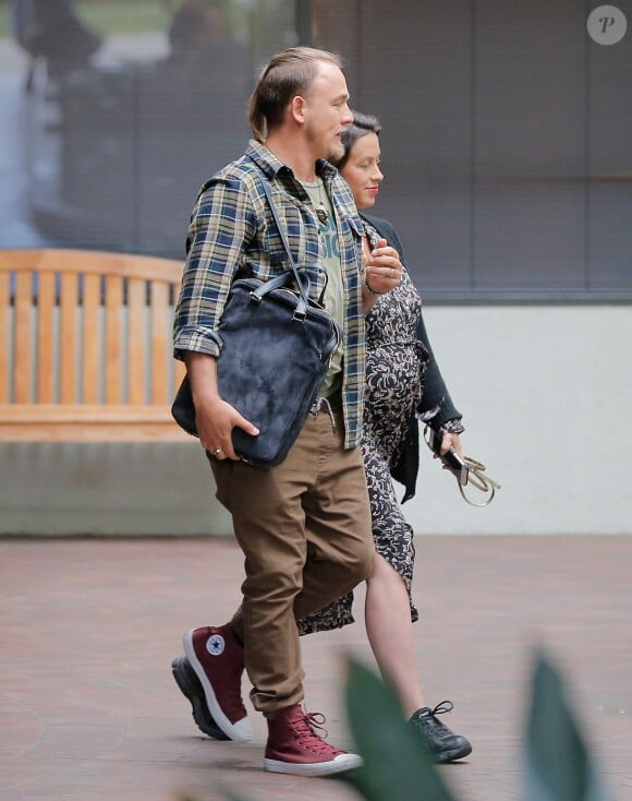 Alanis Morissette accompagnée de son mari s'est rendue chez son médecin à Santa Monica le 10 mai 2016.