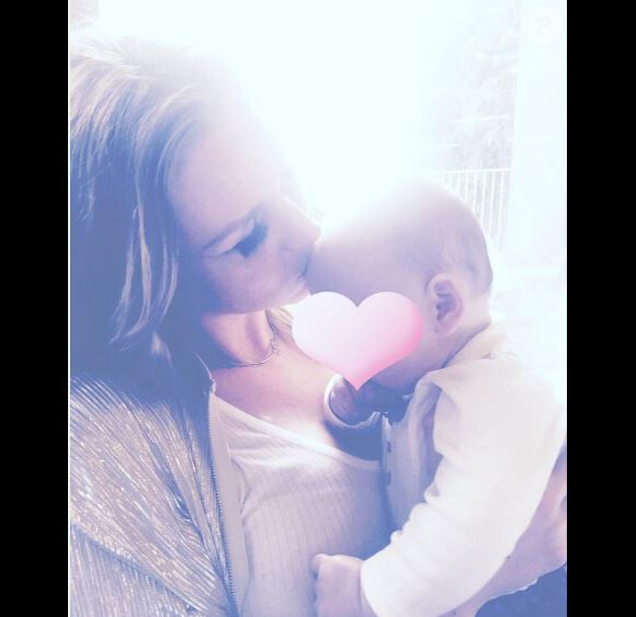 Aurélie Van Daelen prend la pose avec son fils Pharell, sur Instagram
