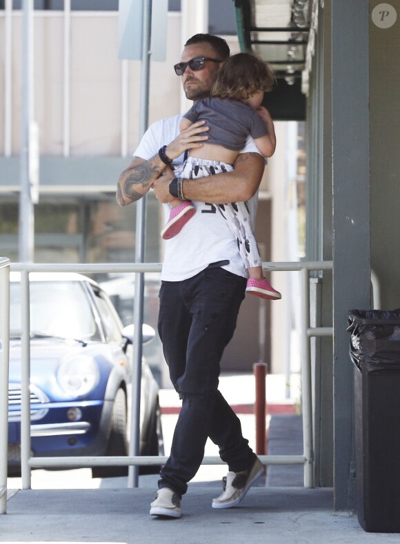 Megan Fox enceinte et son mari Brian Austin Green sont allés déjeuner avec leurs enfants Noah et Bodhi à Studio City, le 1er juillet 2016