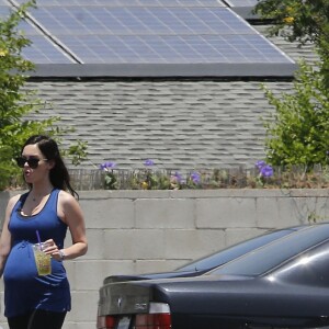 Megan Fox enceinte et son mari Brian Austin Green sont allés déjeuner avec leurs enfants Noah et Bodhi à Studio City, le 1er juillet 2016