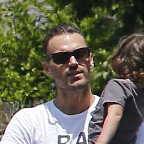 Megan Fox enceinte et son mari Brian Austin Green sont allés déjeuner avec leurs enfants Noah et Bodhi à Studio City, le 1er juillet 2016