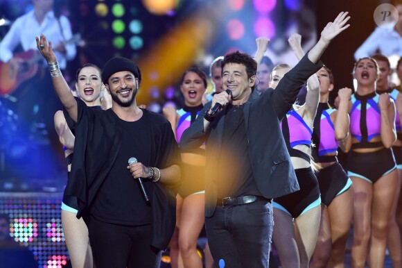 Exclusif - Slimane, à gauche, et Patrick Bruel lors de l'émission de télévision pour TF1 "La Chanson de l'Année 2016" à Nîmes le 17 juin 2016. © Bruno Bebert / Bestimage