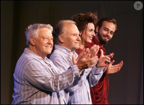Roger Dumas, Jean-Louis Trintignant et Valérie Crouzet au Festival de Ramatuelle pour la pièce Moins Deux en 2005