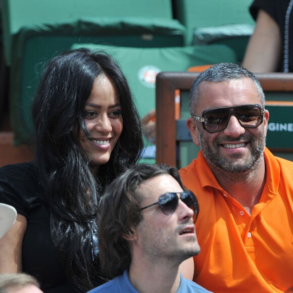 Info - La mari d'Amel Bent, Patrick Antonelli, suspecté de trafic de permis de conduire vendus à des stars - Amel Bent et son ami Patrick Antonelli, Sofia Essaïdi - People aux Internationaux de France de tennis de Roland Garros à Paris, le 5 juin 2014.