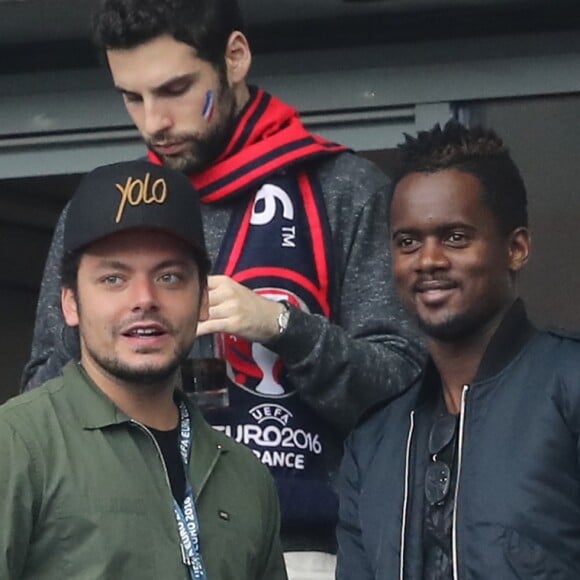 Kev Adams et le rappeur Black M (Alpha Diallo) lors du match du quart de finale de l'UEFA Euro 2016 France-Islande au Stade de France à Saint-Denis, France le 3 juillet 2016. © Cyril Moreau/Bestimage