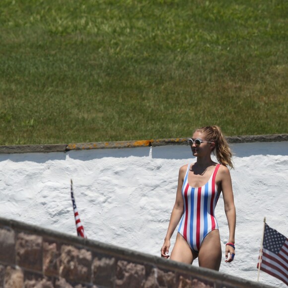 Gigi Hadid à la fête du 4 juillet organisé par Taylor Swift à Westerly, Rhode Island, le 4 juillet 2016.