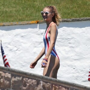 Gigi Hadid à la fête du 4 juillet organisé par Taylor Swift à Westerly, Rhode Island, le 4 juillet 2016.