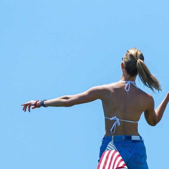 Gigi Hadid et Karlie Kloss à la fête du 4 juillet organisé par Taylor Swift à Westerly, Rhode Island, le 4 juillet 2016.
