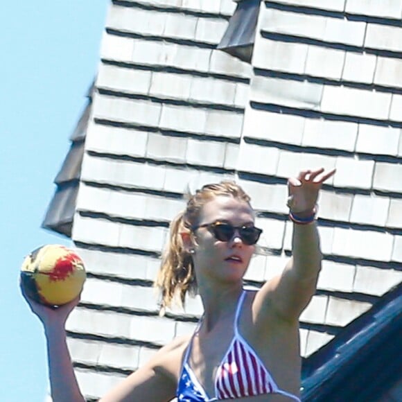 Gigi Hadid et Karlie Kloss à la fête du 4 juillet organisé par Taylor Swift à Westerly, Rhode Island, le 4 juillet 2016.