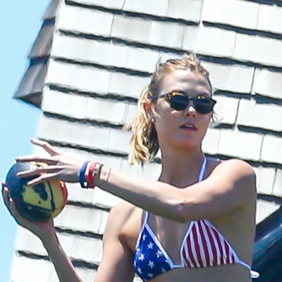 Gigi Hadid et Karlie Kloss à la fête du 4 juillet organisé par Taylor Swift à Westerly, Rhode Island, le 4 juillet 2016.