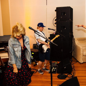 Taylor Swift en concert avec Ed Sheeran lors d'une soirée chez elle. Photo publiée sur Instagram, le 5 juillet 2016.