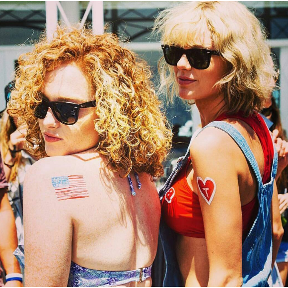 Abigail Anderson et sa meilleure amie de Taylor Swift fêtent l'Indépendance Américaine au domicile de la popstar. Photo publiée sur Instagram, le 5 juillet 2016