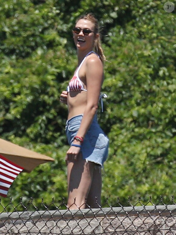 Karlie Kloss à la fête du 4 juillet organisé par Taylor Swift à Westerly, Rhode Island, le 4 juillet 2016